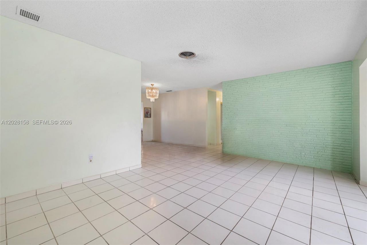 790 W 73rd Pl, Hialeah, FL 33014 Photo