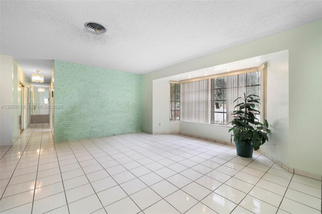 790 W 73rd Pl, Hialeah, FL 33014 Photo