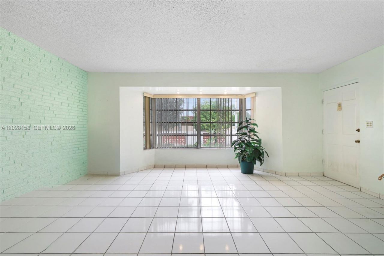 790 W 73rd Pl, Hialeah, FL 33014 Photo