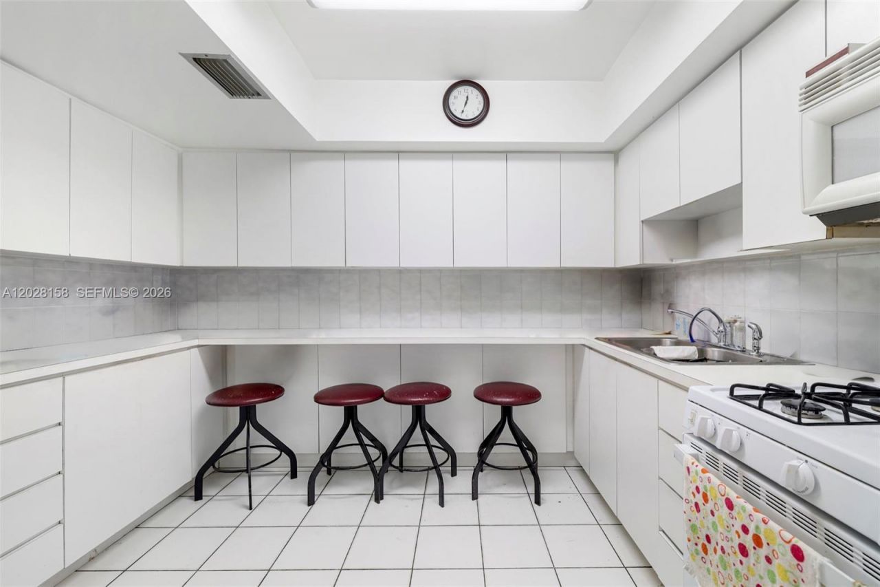 790 W 73rd Pl, Hialeah, FL 33014 Photo