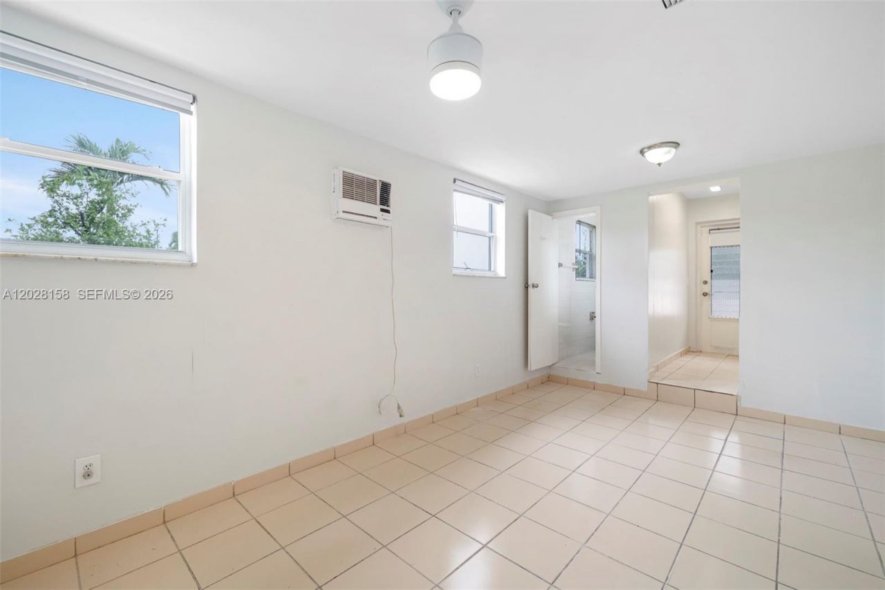 790 W 73rd Pl, Hialeah, FL 33014 Photo