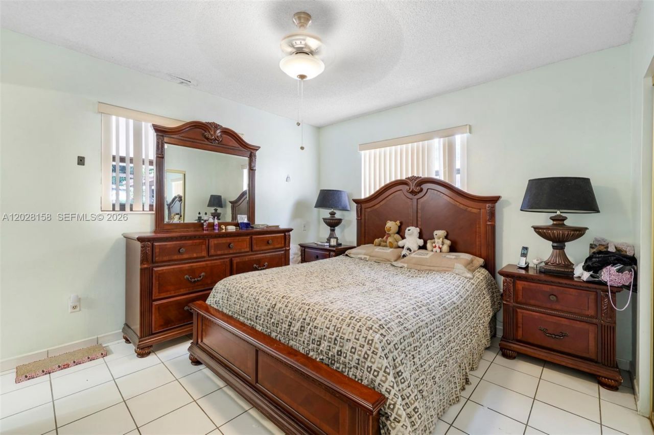 790 W 73rd Pl, Hialeah, FL 33014 Photo