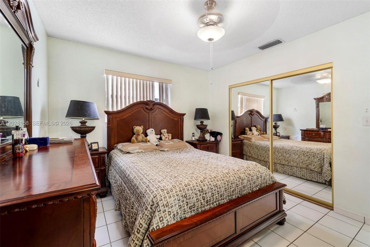 790 W 73rd Pl, Hialeah, FL 33014 Photo