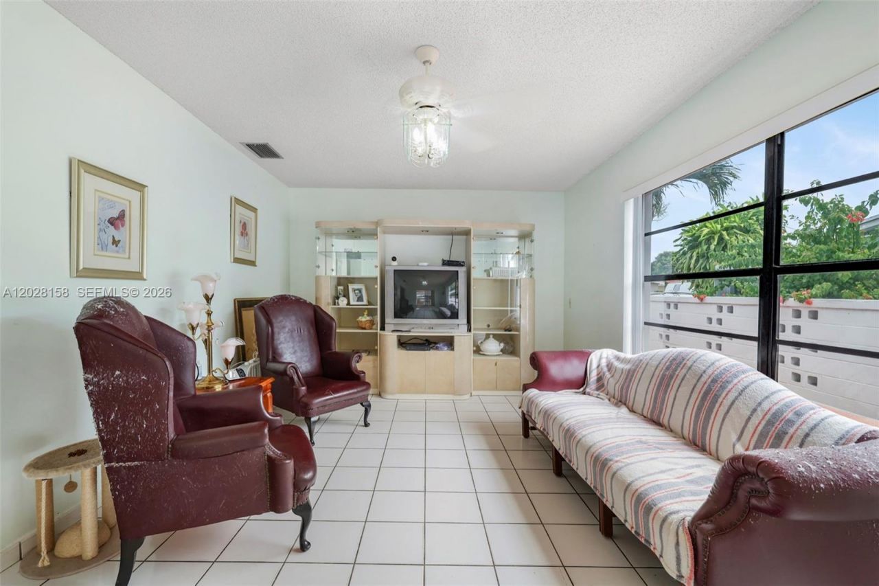 790 W 73rd Pl, Hialeah, FL 33014 Photo
