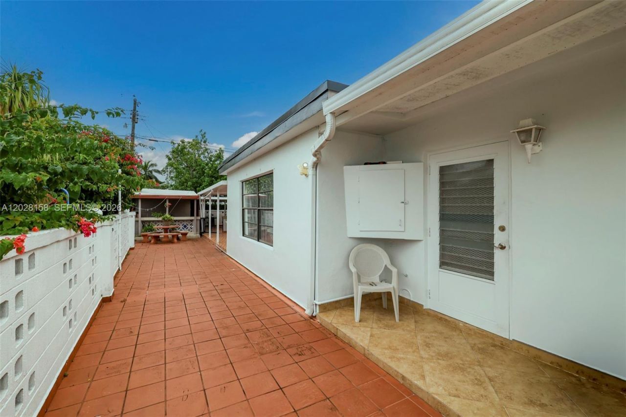 790 W 73rd Pl, Hialeah, FL 33014 Photo