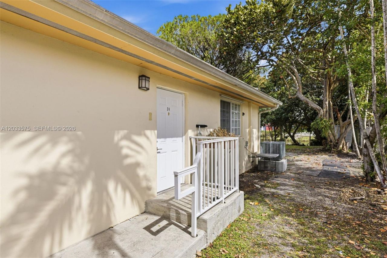 13 S Royal Poinciana Blvd , Unit 24, Miami Springs, FL 33166 Photo