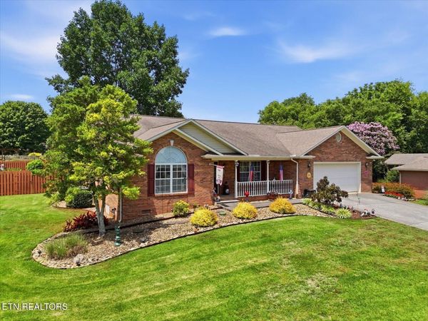 421 Sweet Briar Drive, Maryville, TN 37804