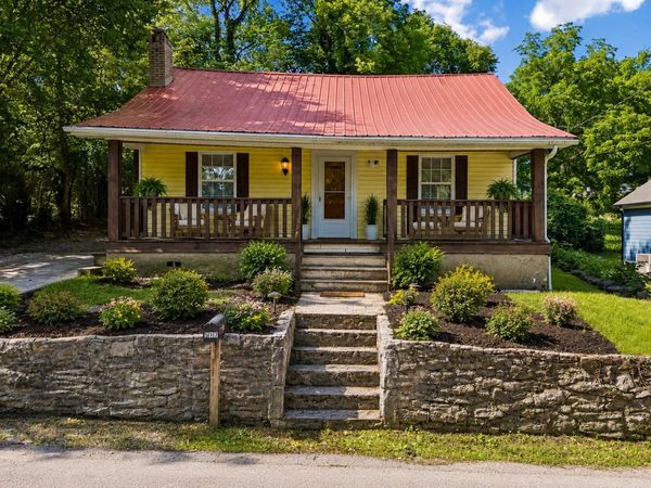 517 W 5th St , Columbia, TN 38401