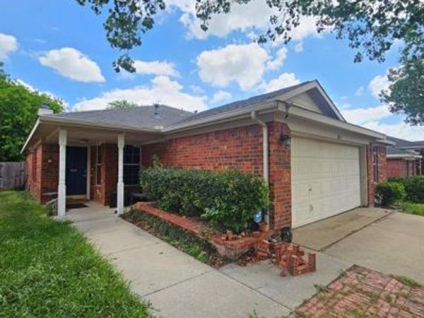 2417 Ensenada Lane , Fort Worth, TX 76108