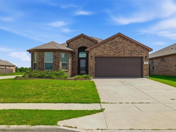 948 Meadow Scape Drive , Fort Worth, TX 76028