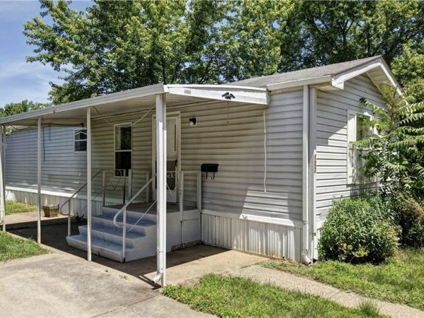 122 Pompano Lane SE, New Philadelphia, OH 44663