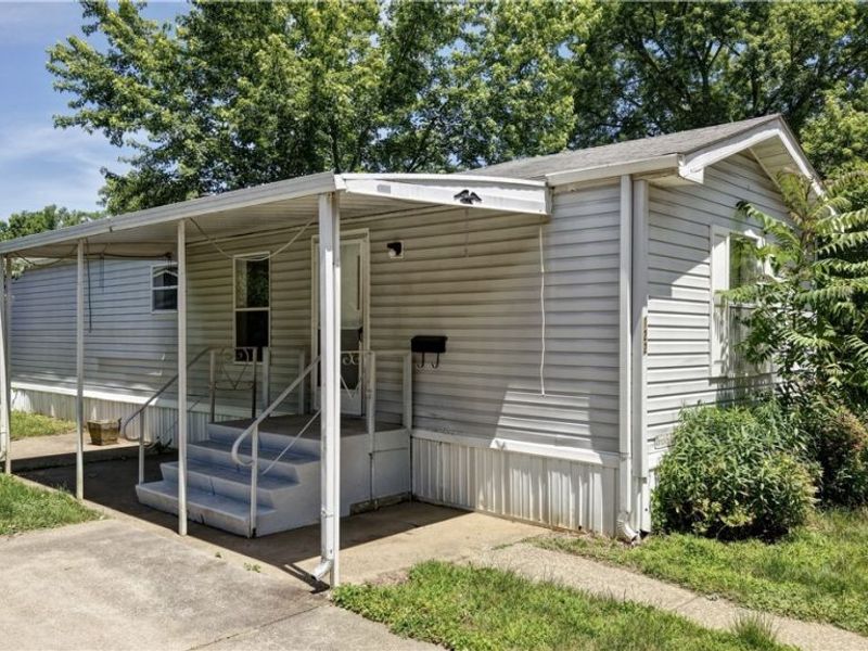 122 Pompano Lane SE, New Philadelphia, OH 44663 Photo 1