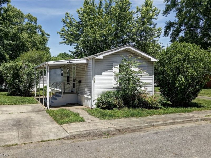 122 Pompano Lane SE, New Philadelphia, OH 44663 Photo 3