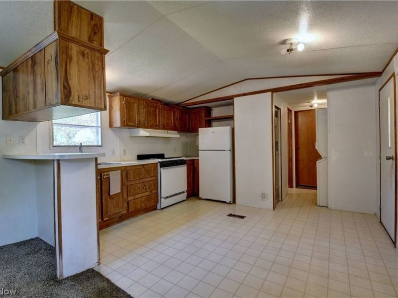 122 Pompano Lane SE, New Philadelphia, OH 44663 Photo 4