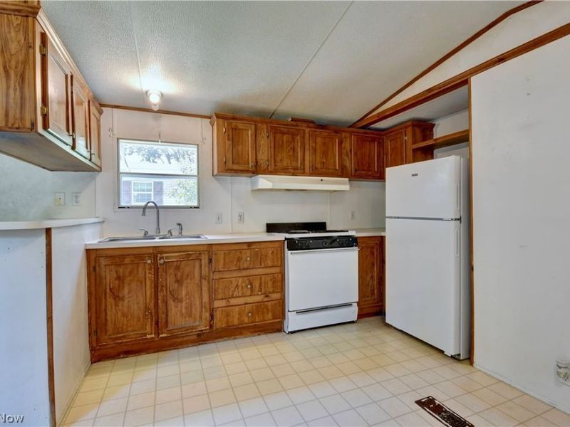 122 Pompano Lane SE, New Philadelphia, OH 44663 Photo 5