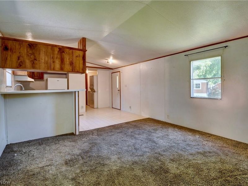 122 Pompano Lane SE, New Philadelphia, OH 44663 Photo 7