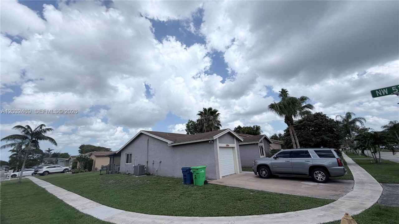 5356 NW 93rd Ter , Sunrise, FL 33351 Photo
