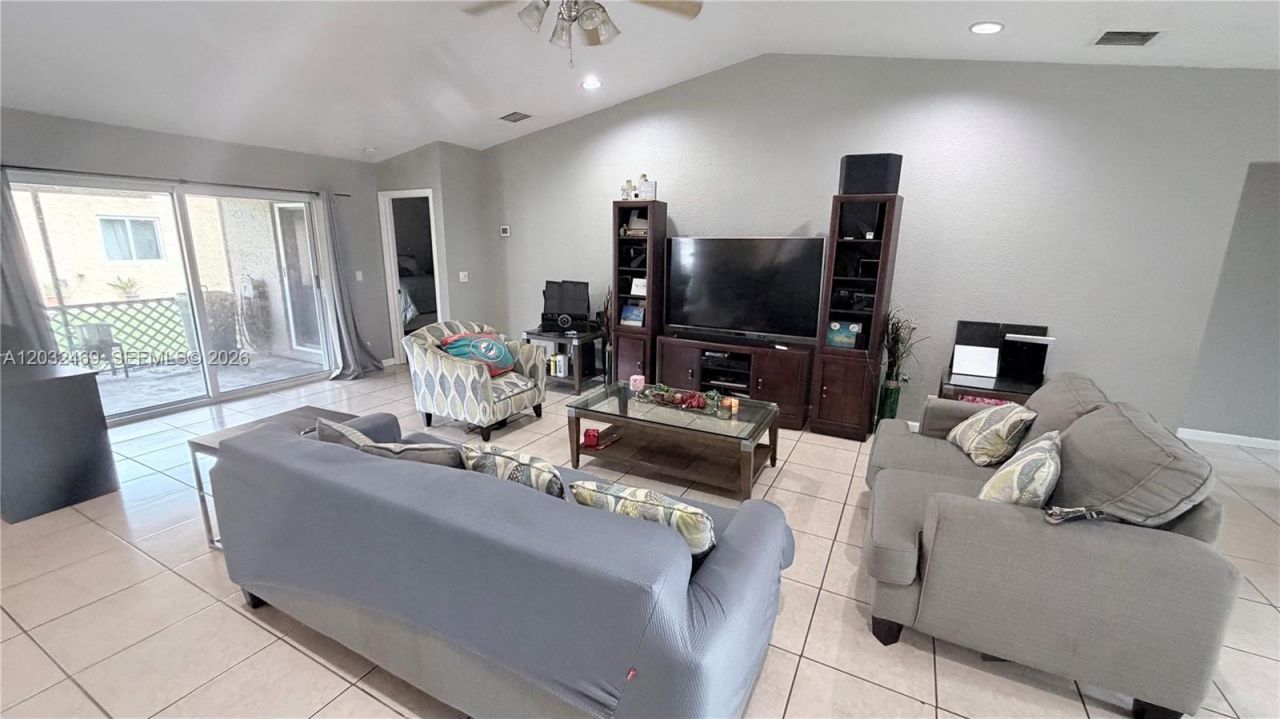 5356 NW 93rd Ter , Sunrise, FL 33351 Photo