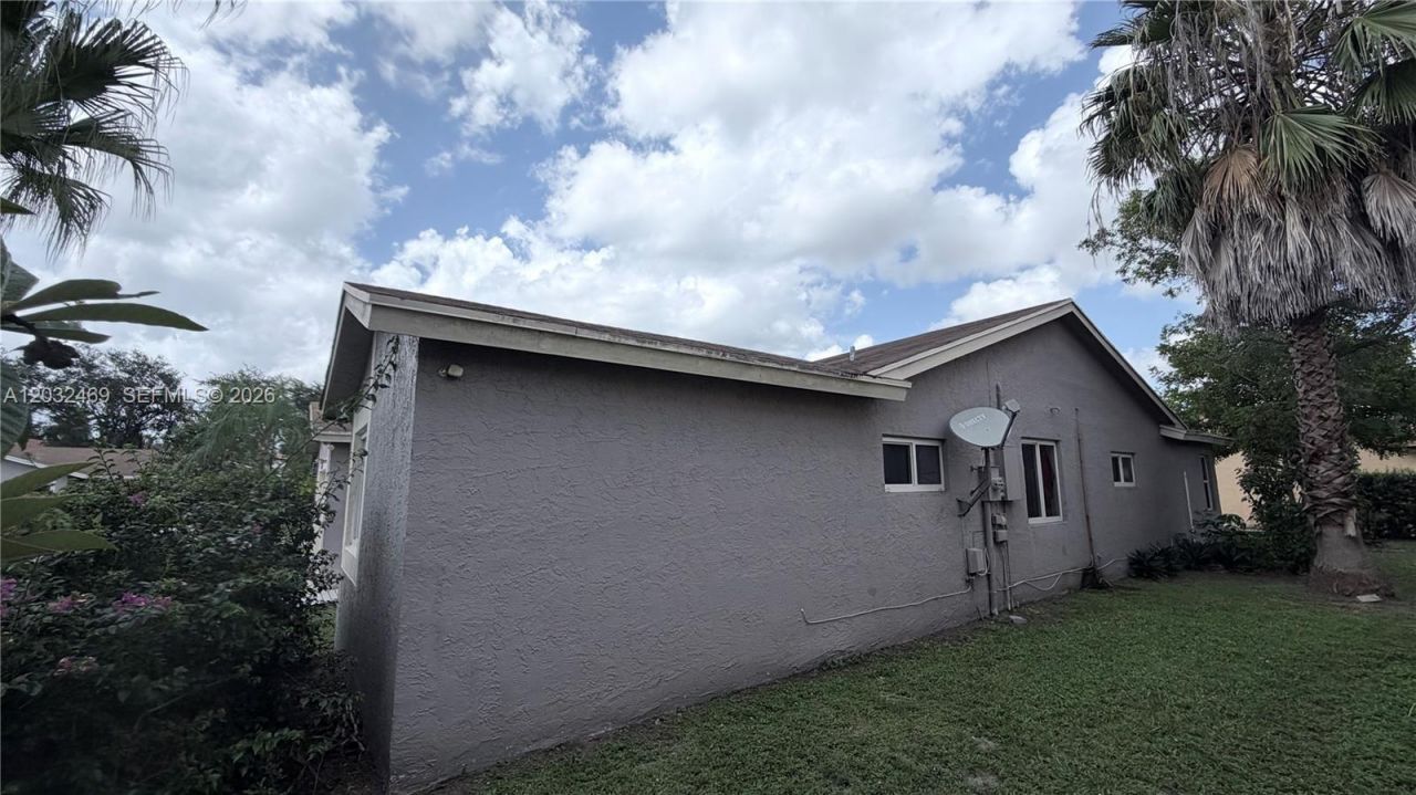 5356 NW 93rd Ter , Sunrise, FL 33351 Photo