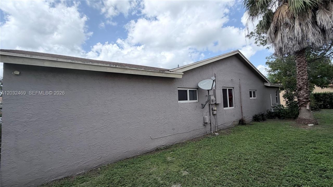 5356 NW 93rd Ter , Sunrise, FL 33351 Photo
