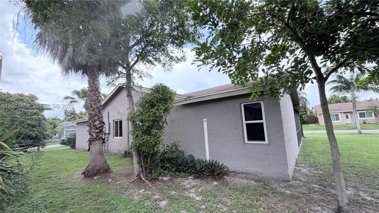 5356 NW 93rd Ter , Sunrise, FL 33351 Photo