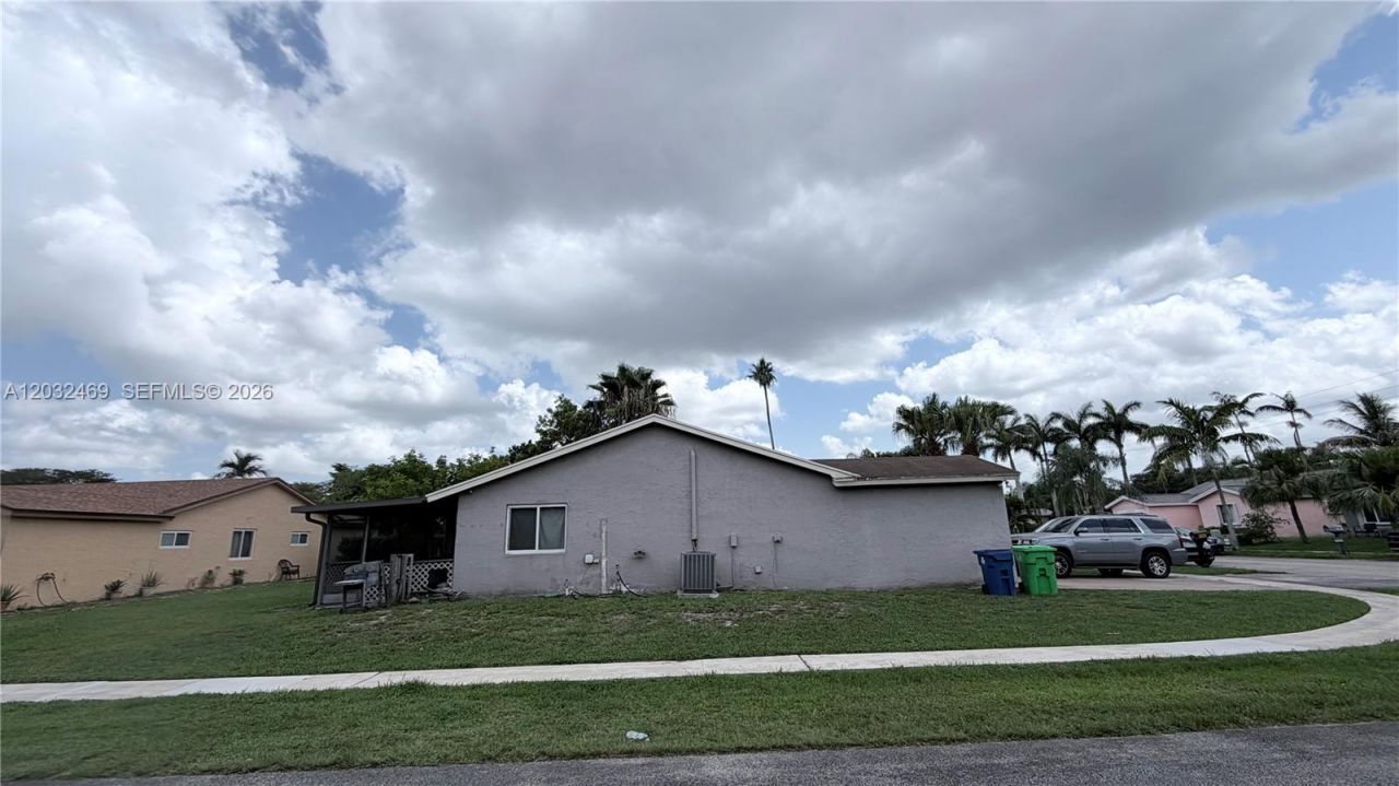 5356 NW 93rd Ter , Sunrise, FL 33351 Photo
