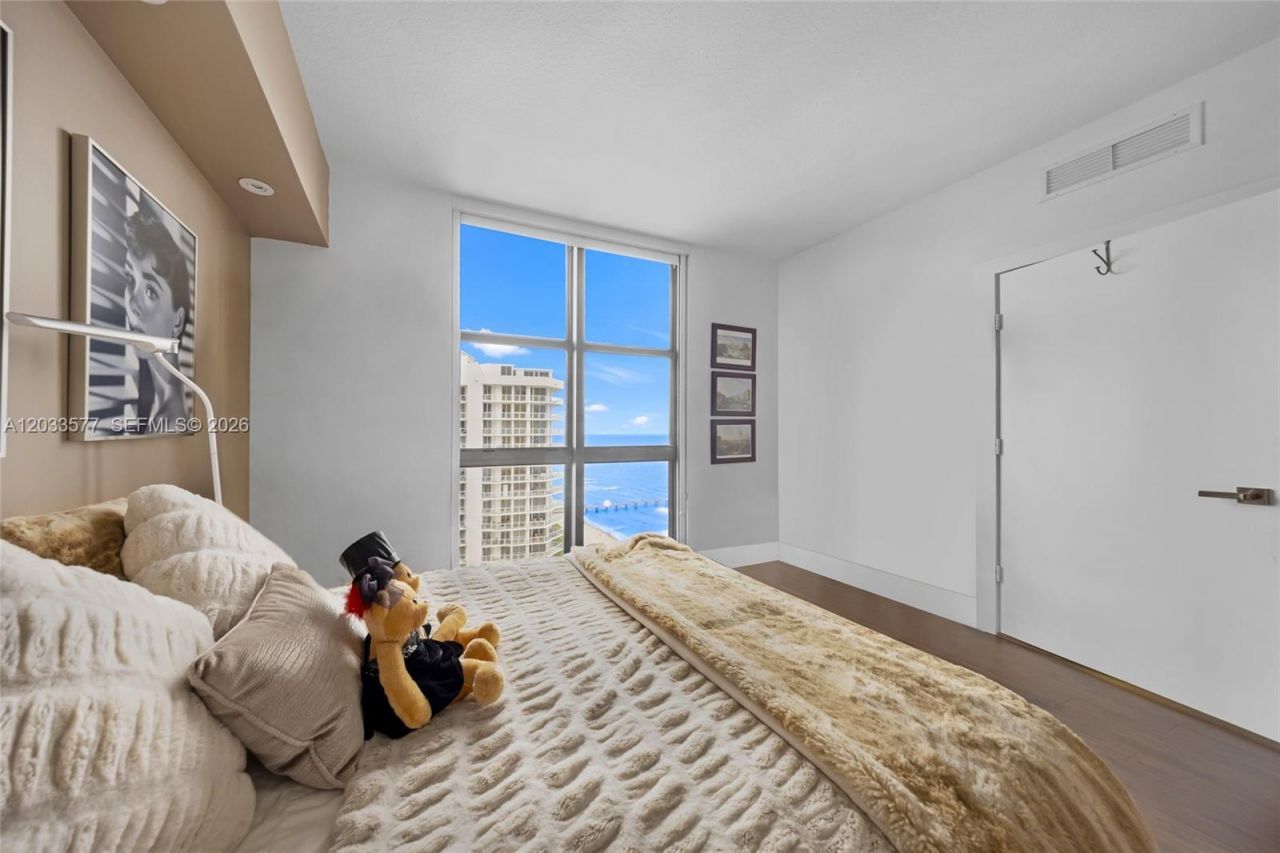16275 Collins Ave, Unit 2502, Sunny Isles Beach, FL 33160 Photo