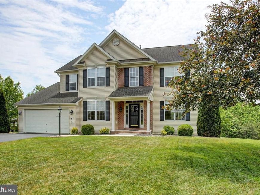 641 Shannon Drive N, Greencastle, PA 17225 Main Photo