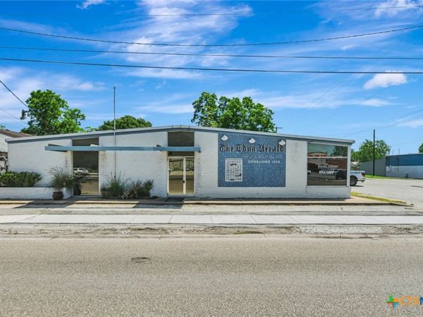 306 N Wells Street , Edna, TX 77957