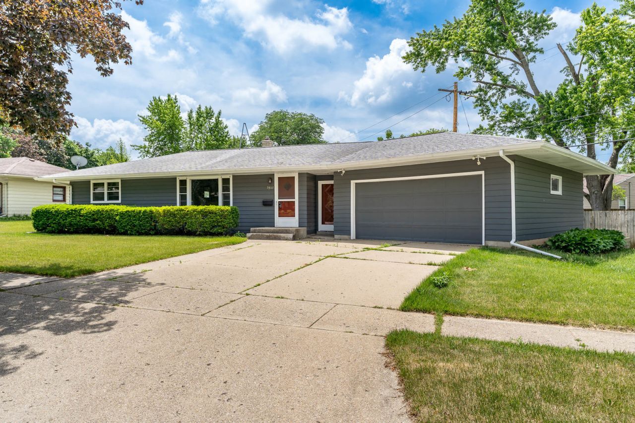 3611 Beach Street , Rockford, IL 61108