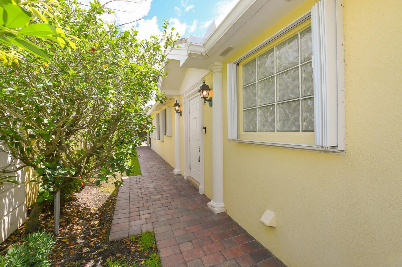 10653 SW Hartwick Drive, Port Saint Lucie, FL 34987 Photo