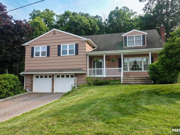 19 McKinley Drive, Rockaway Boro, NJ 07866