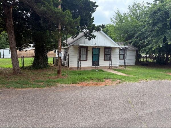 1016 S Jones Lane, Mustang, OK 73064