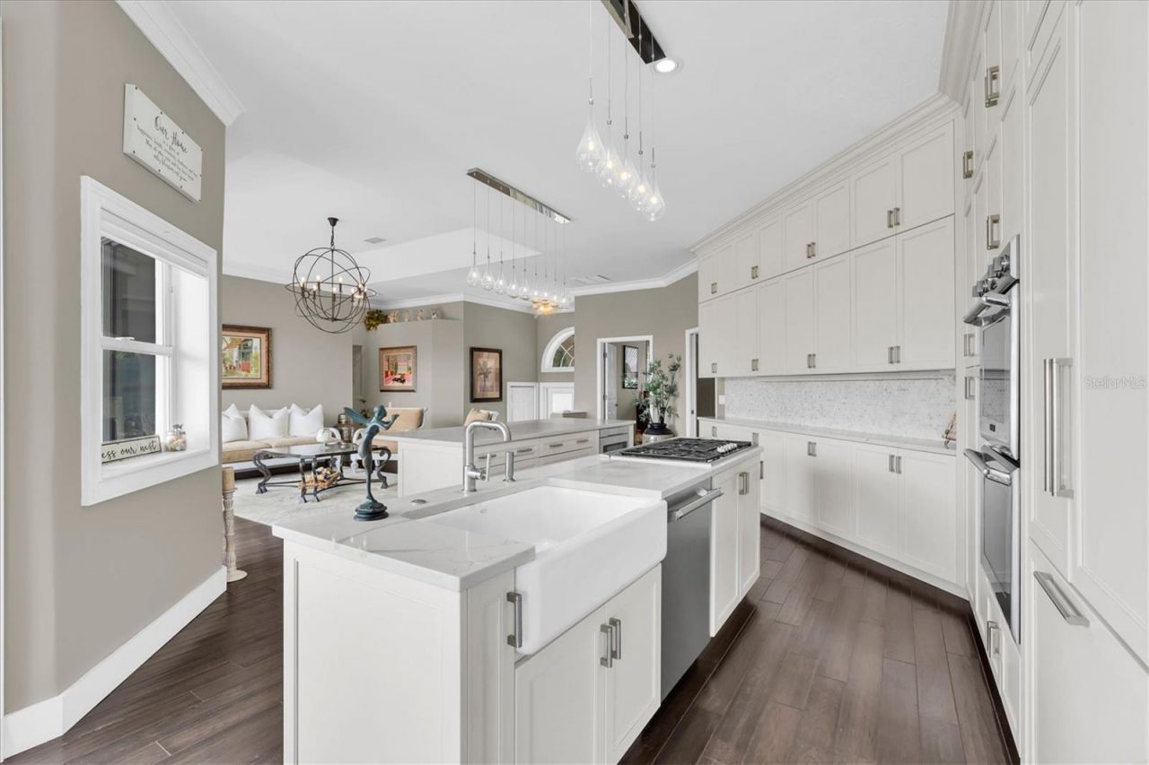 2853 Seabreeze Drive S, Gulfport, FL 33707 Photo