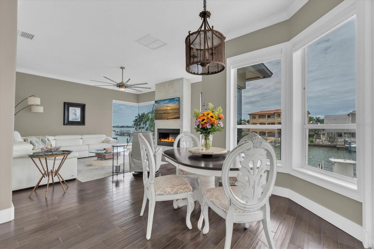 2853 Seabreeze Drive S, Gulfport, FL 33707 Photo
