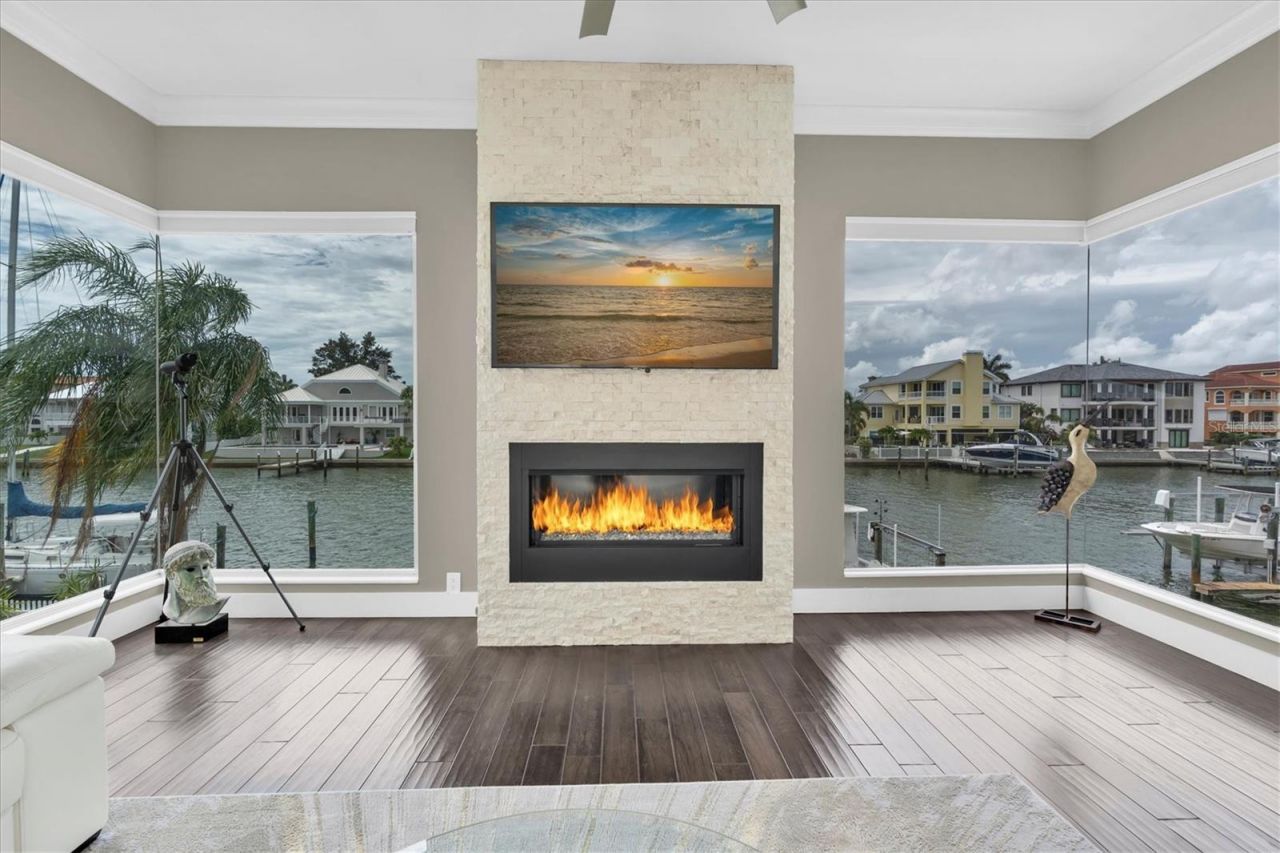 2853 Seabreeze Drive S, Gulfport, FL 33707 Photo