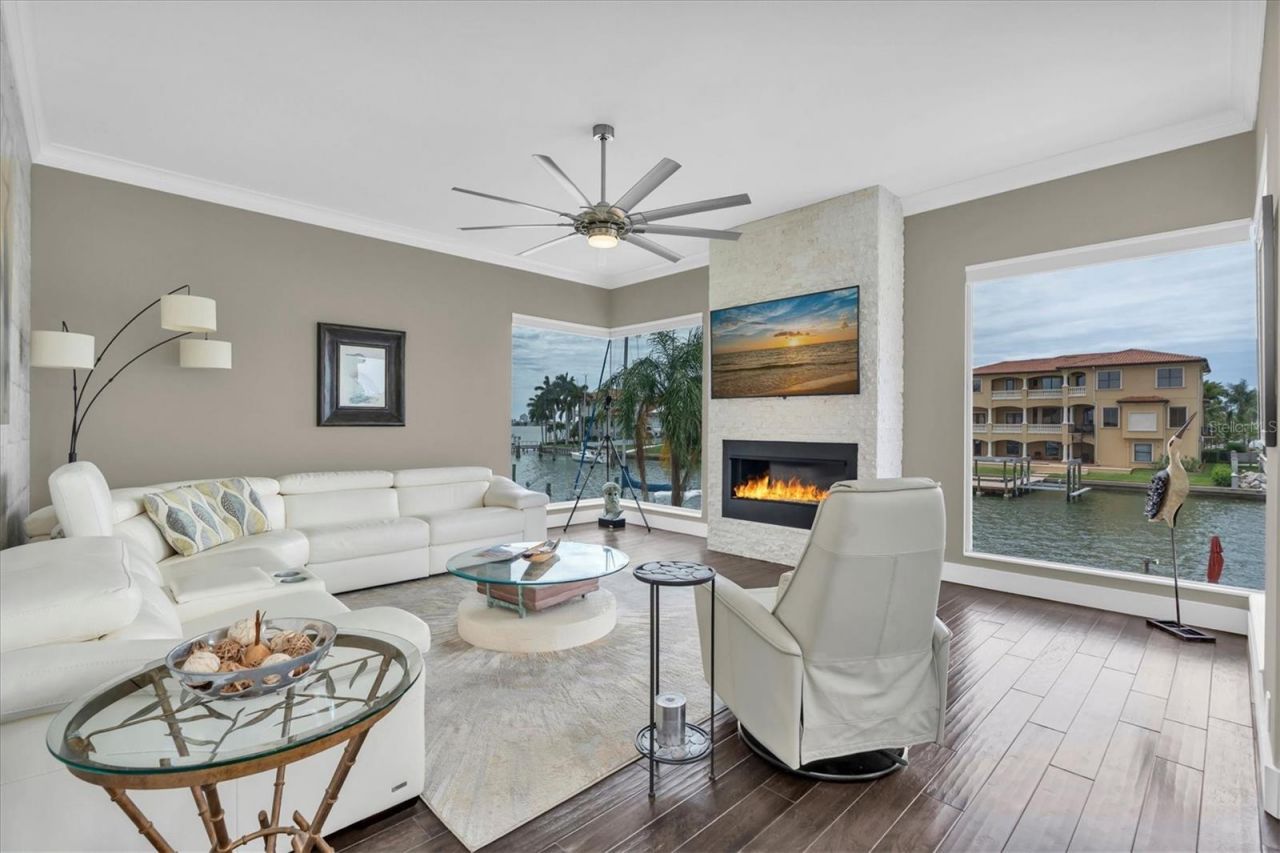 2853 Seabreeze Drive S, Gulfport, FL 33707 Photo