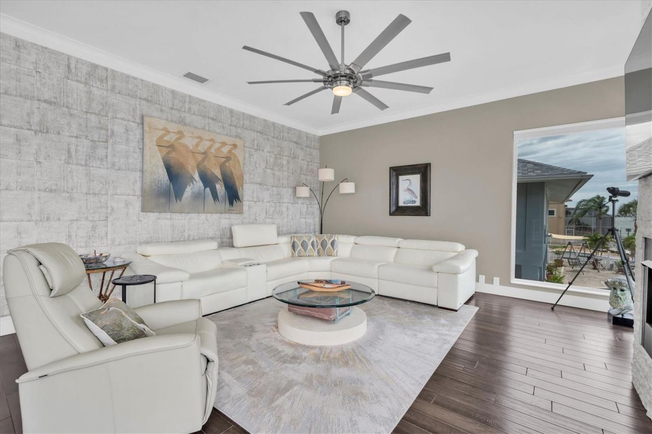 2853 Seabreeze Drive S, Gulfport, FL 33707 Photo