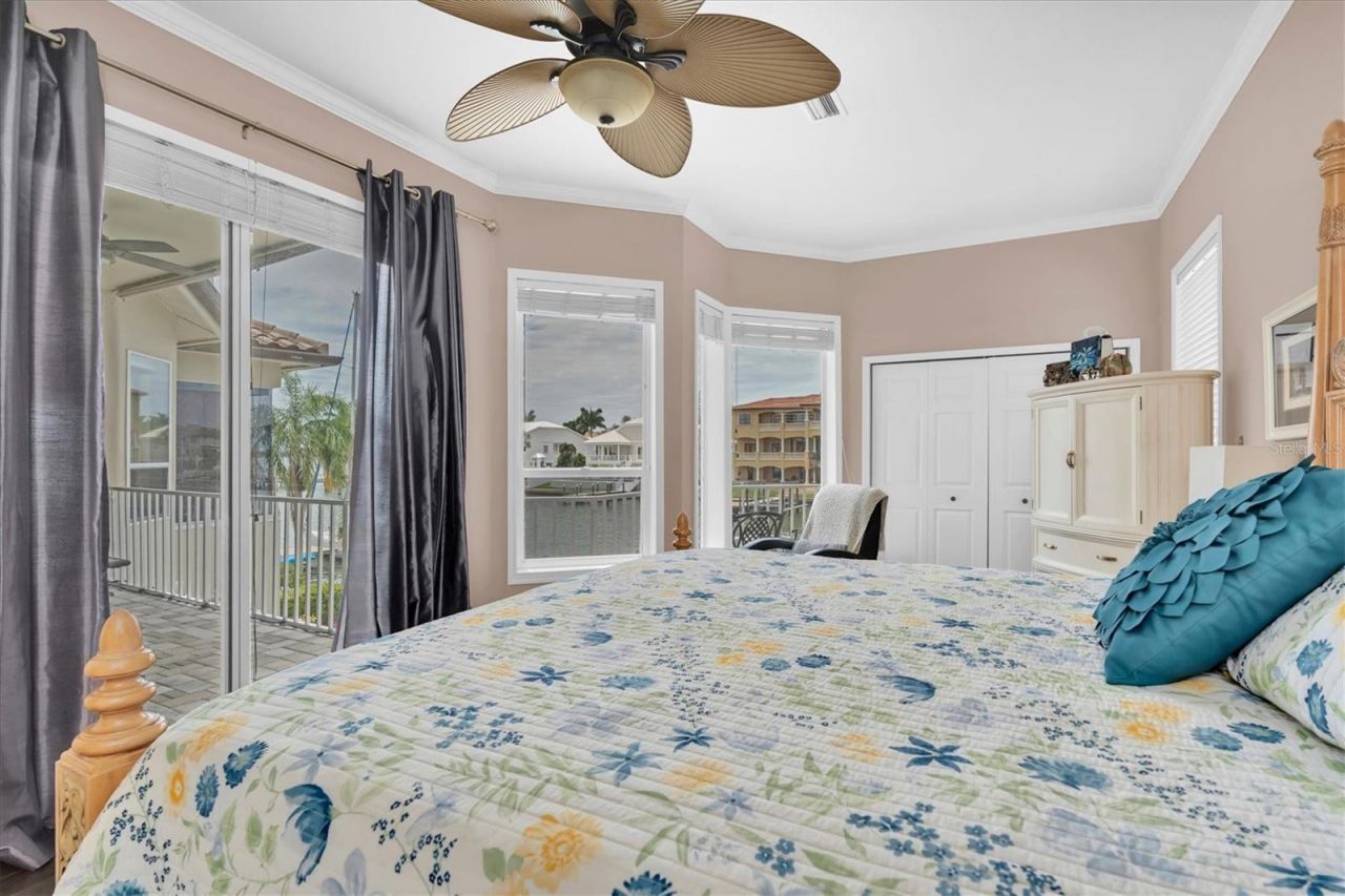 2853 Seabreeze Drive S, Gulfport, FL 33707 Photo