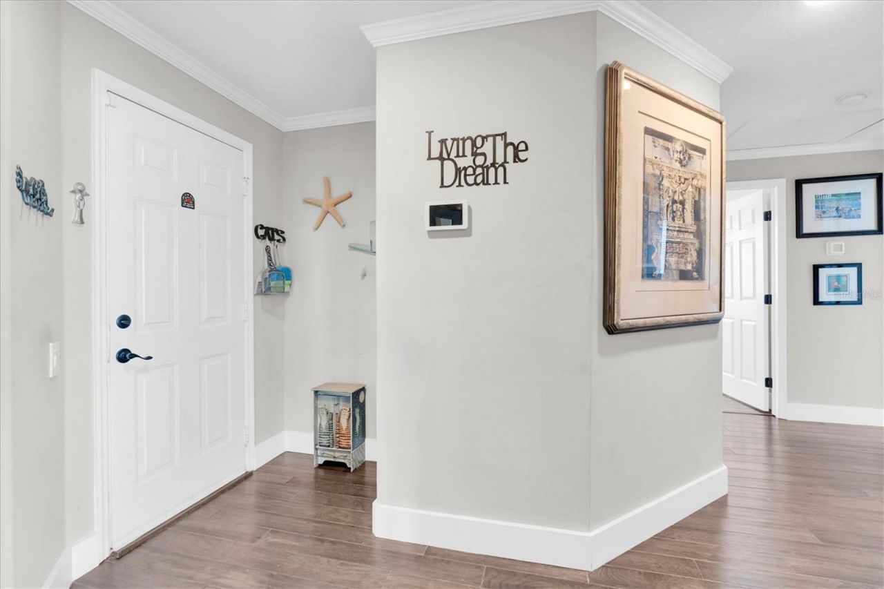 2853 Seabreeze Drive S, Gulfport, FL 33707 Photo