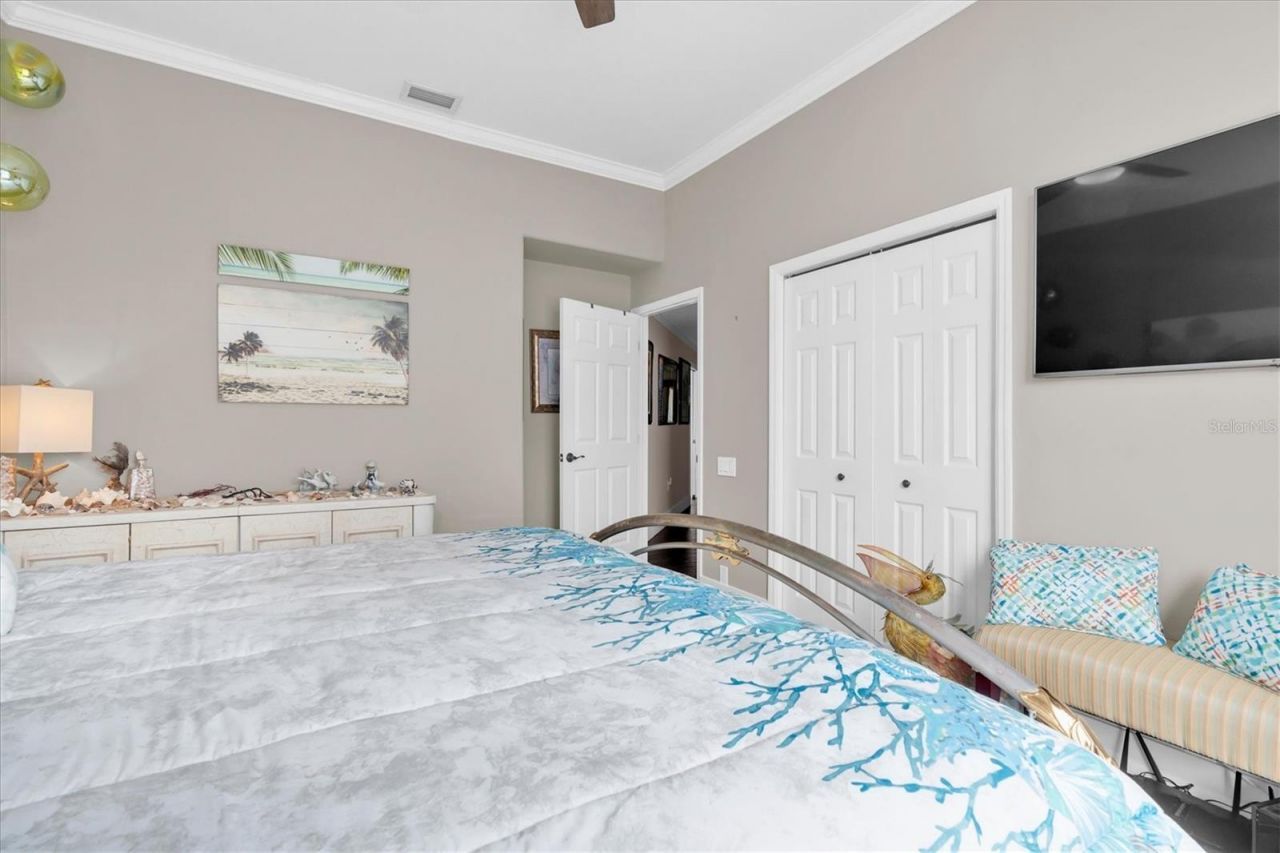 2853 Seabreeze Drive S, Gulfport, FL 33707 Photo