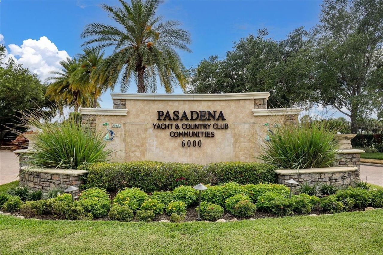 2853 Seabreeze Drive S, Gulfport, FL 33707 Photo