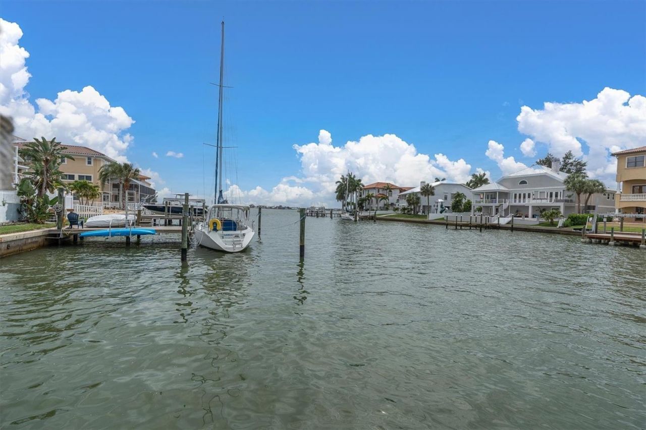 2853 Seabreeze Drive S, Gulfport, FL 33707 Photo