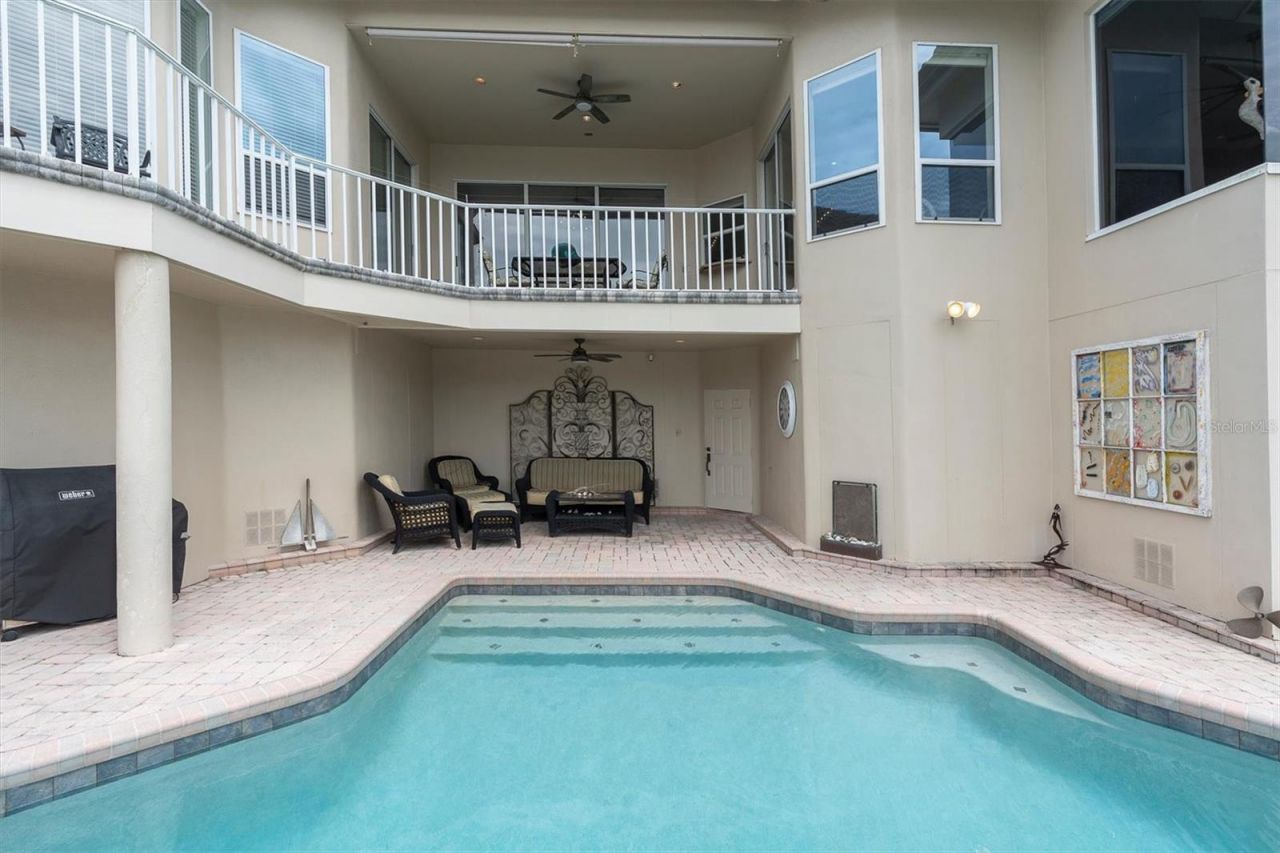 2853 Seabreeze Drive S, Gulfport, FL 33707 Photo