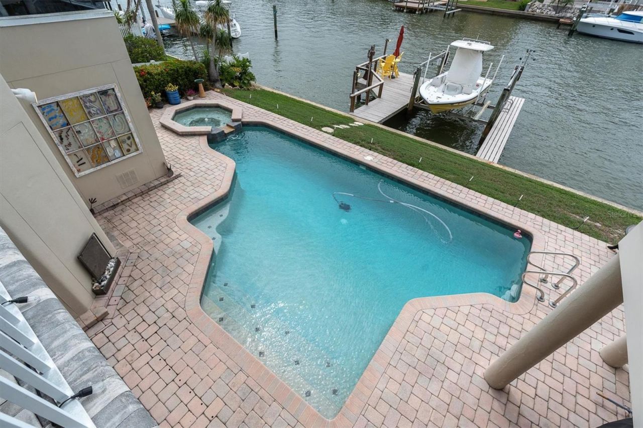 2853 Seabreeze Drive S, Gulfport, FL 33707 Photo