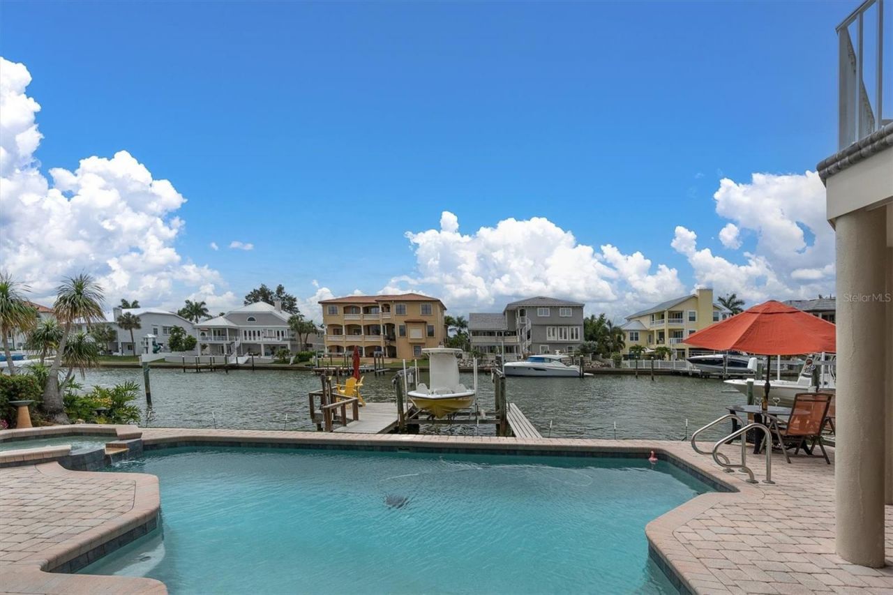 2853 Seabreeze Drive S, Gulfport, FL 33707 Photo