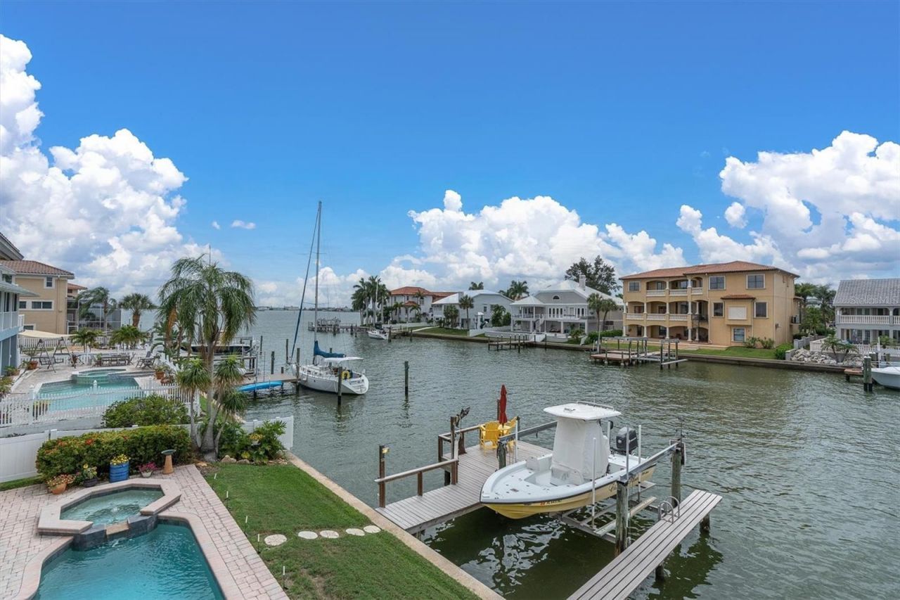 2853 Seabreeze Drive S, Gulfport, FL 33707 Photo