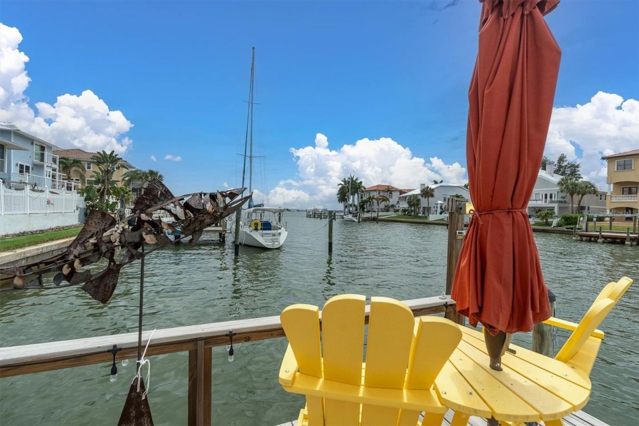 2853 Seabreeze Drive S, Gulfport, FL 33707 Photo