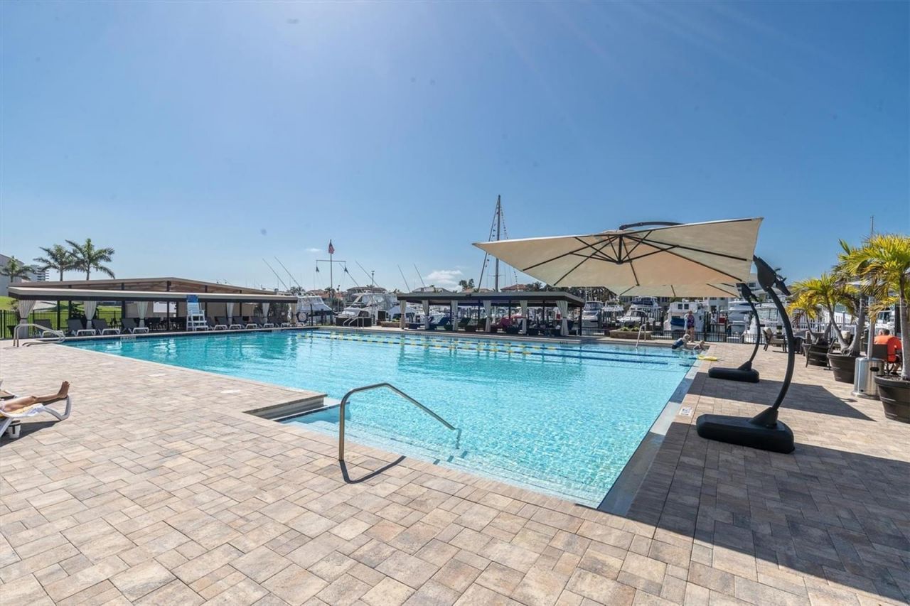 2853 Seabreeze Drive S, Gulfport, FL 33707 Photo