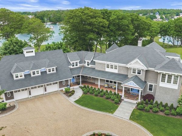 15 Proctor St, Manchester, MA 01944